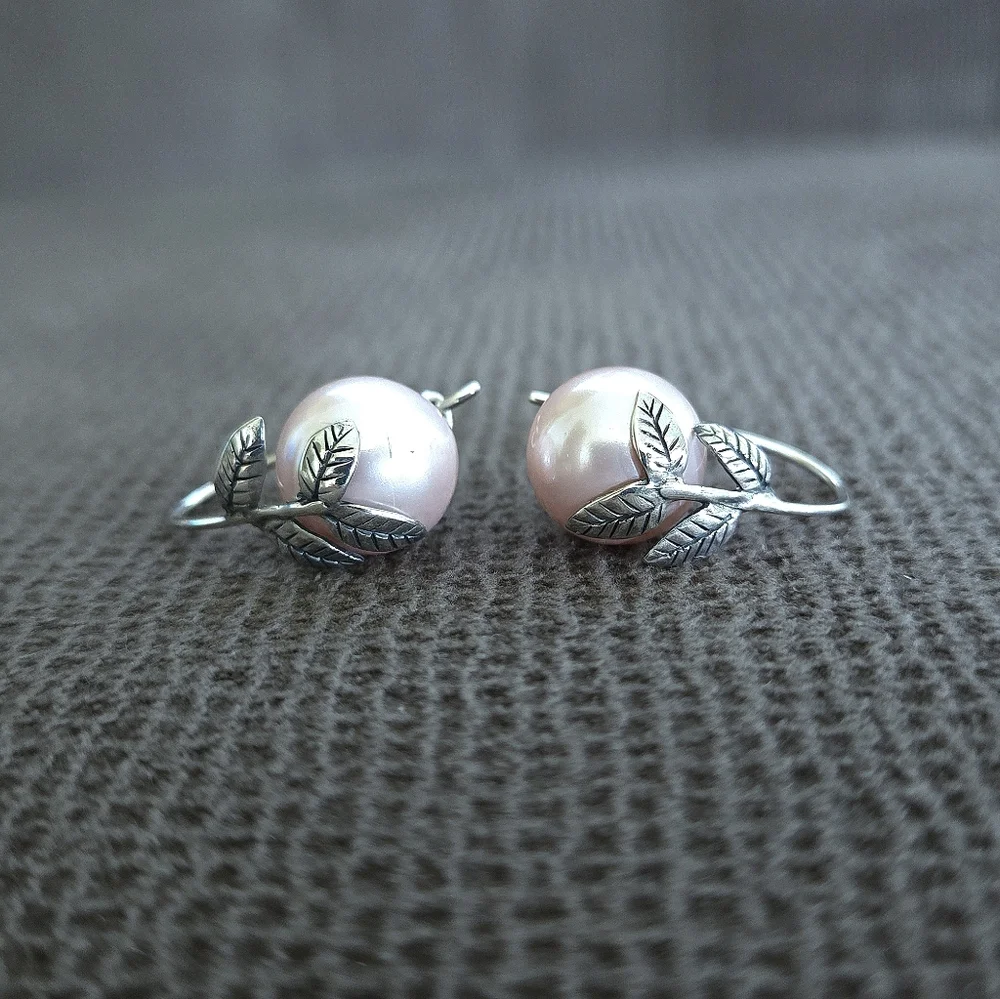 Annika Witt Pink🩷 Pearl And Leaves🍃 Earrings - Picture 15 of 16